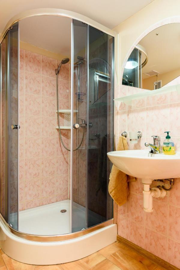 Chatka Elegant Bešeňová Eksteriør billede